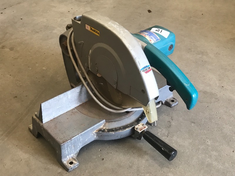 lot 21 image: Makita 255mm Power Miter Box ...