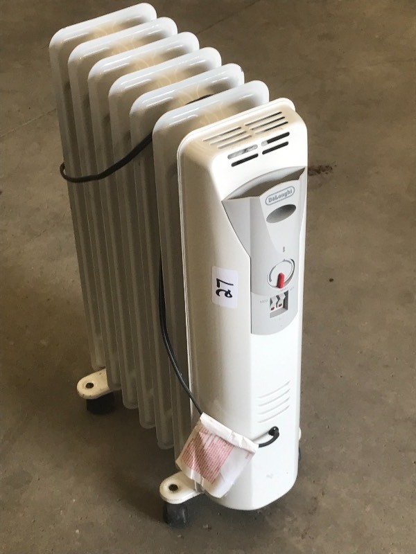 lot 27 image: Delonghi Electric Radiant Heater ...