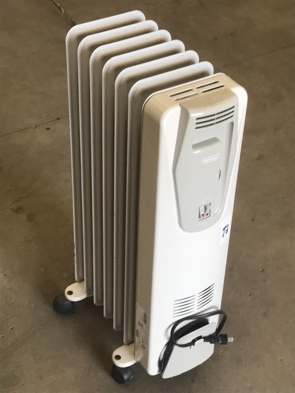 lot 28 image: Delonghi Electric Radiant Heater ...