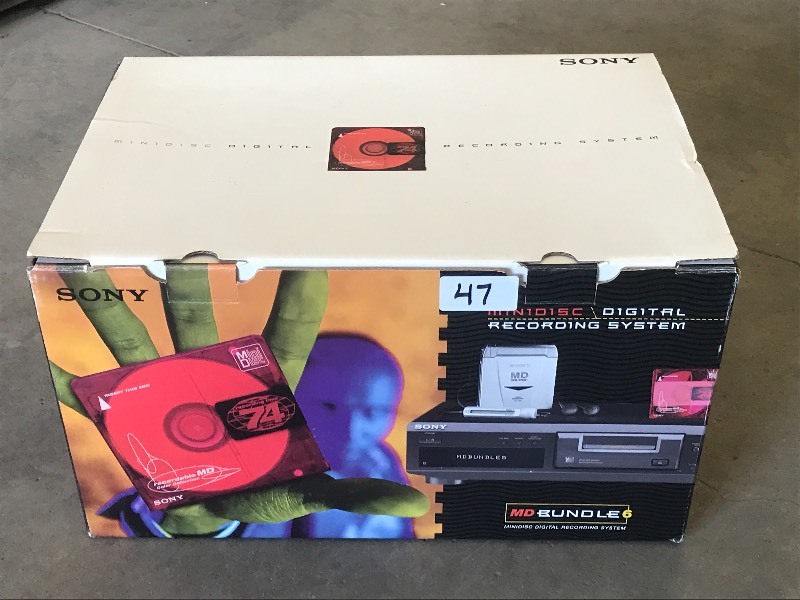 lot 47 image: Sony Mini-Disc Digital Recorder Sys...
