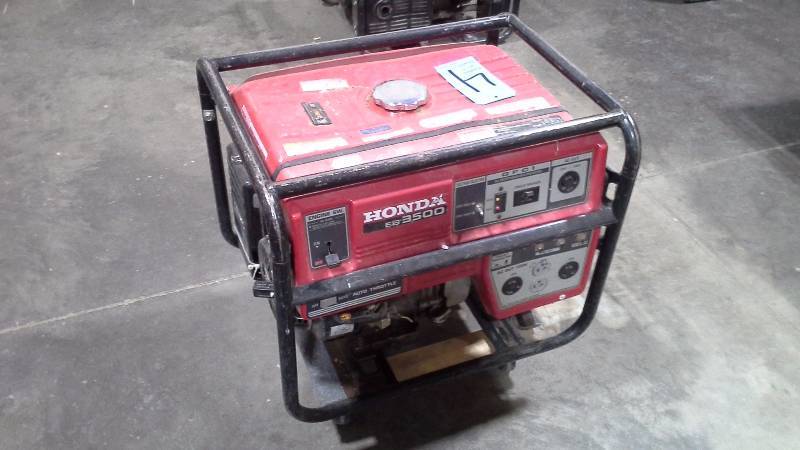lot 4 image: Honda EB3500 Generator