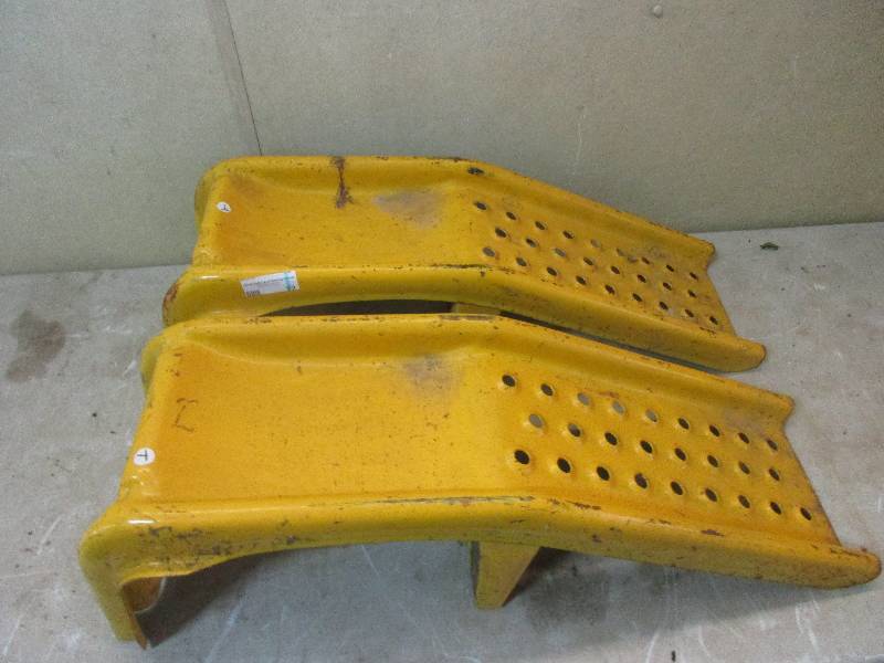 lot 22 image: car ramps 9000lb weight limit