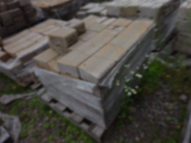 Pallet Light Retainers