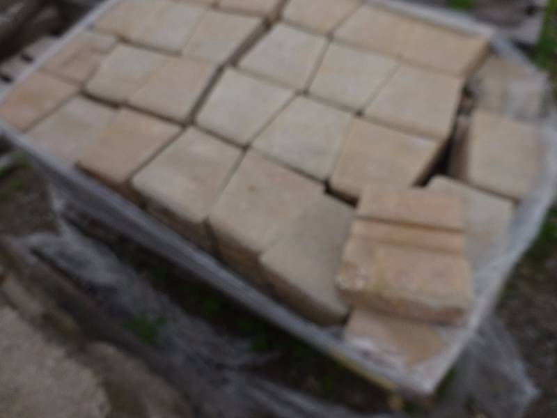 Pallet Light Retainers