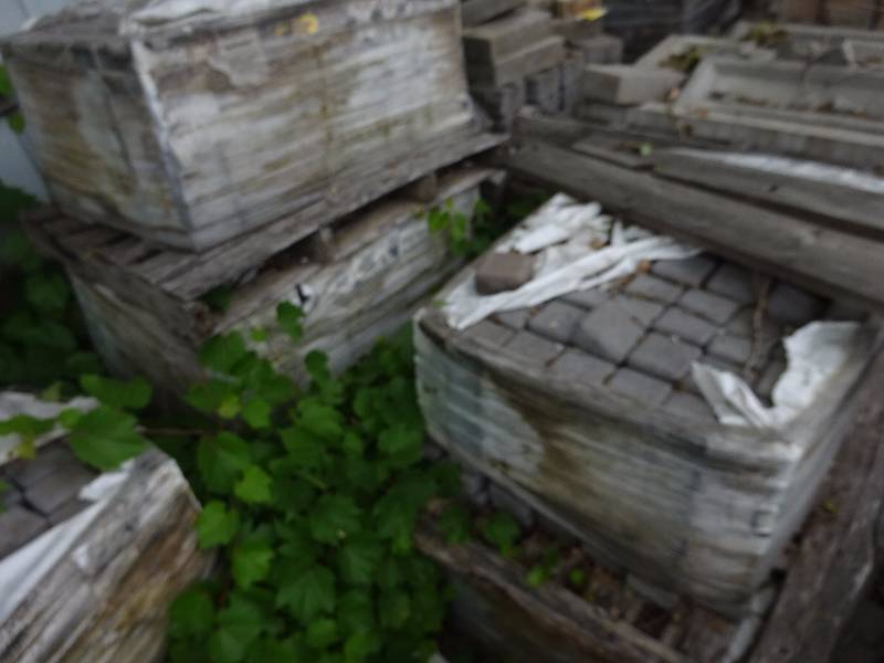 (5) Pallets Grey Pavers