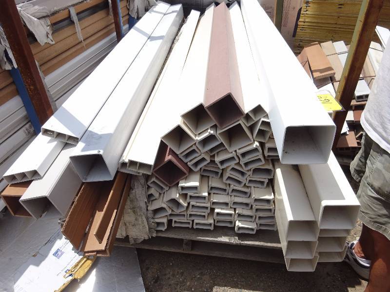 Lot of Plastic Posts