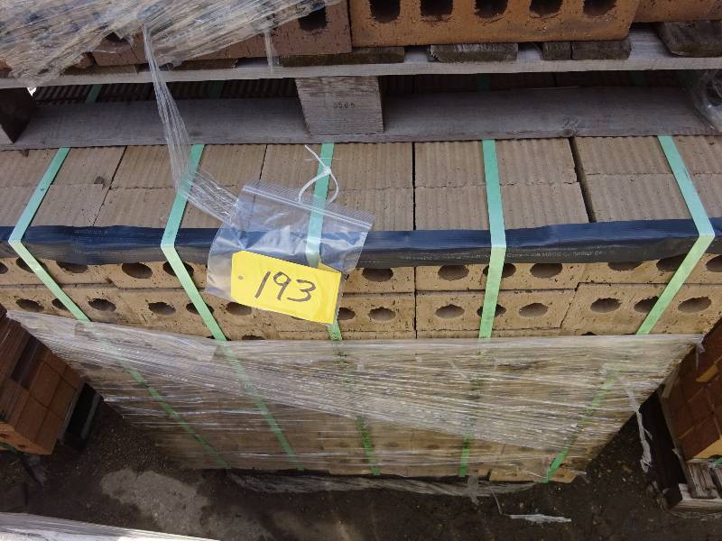 Pallet Light 3 Hole Brick