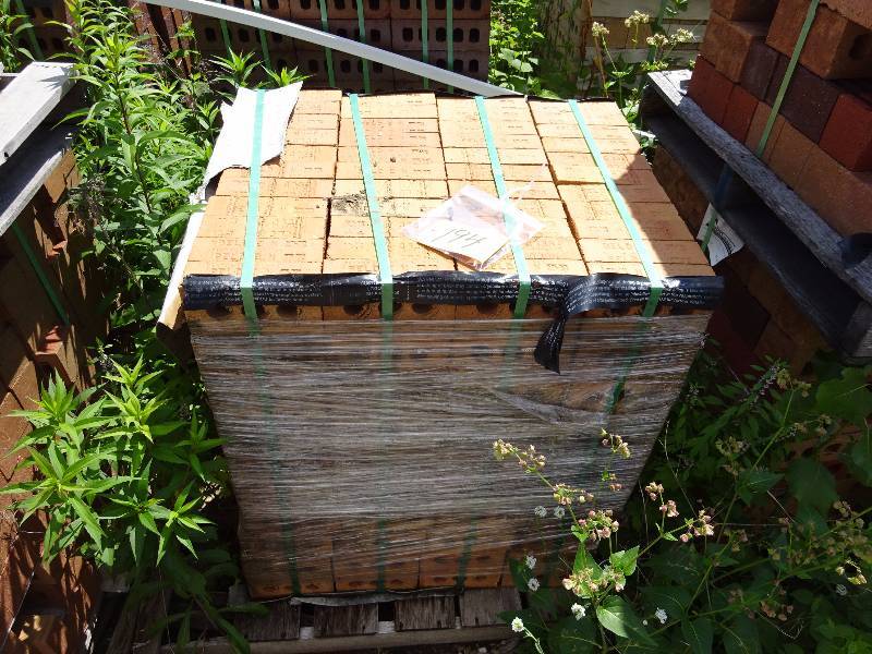 Pallet Belden Brick