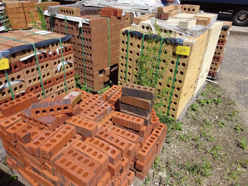 Mixed lot of Brick