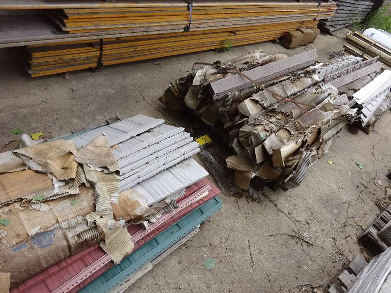 3 Pallets Vinyl Siding Corners