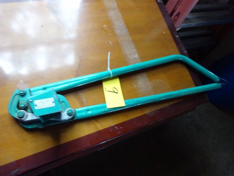 lot 9 image: Steel City Slotted Angle Cutter
