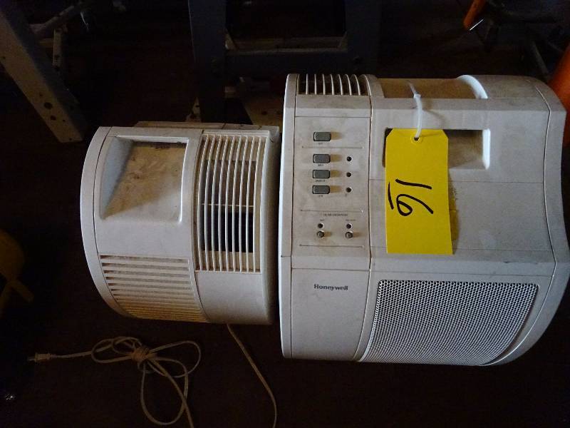 lot 16 image: Pair Honeywell Filters