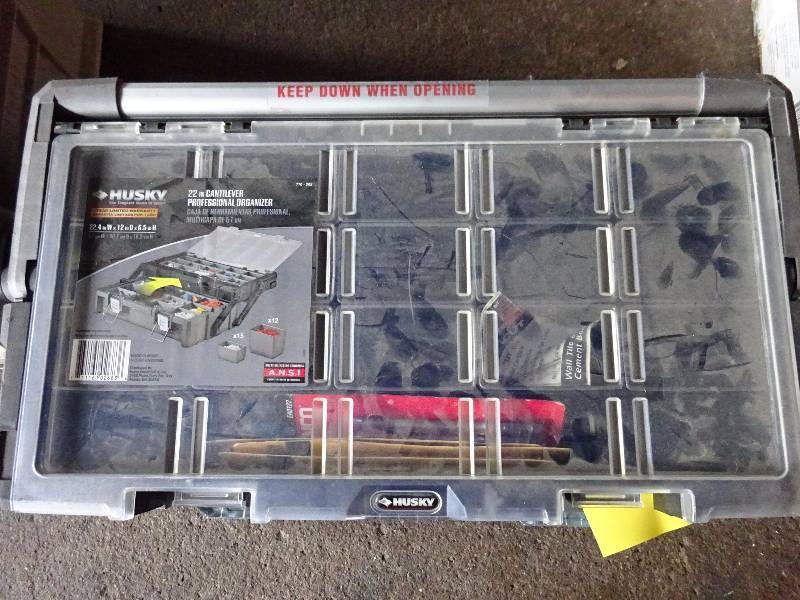 lot 26 image: Tool Box Full of Drivers