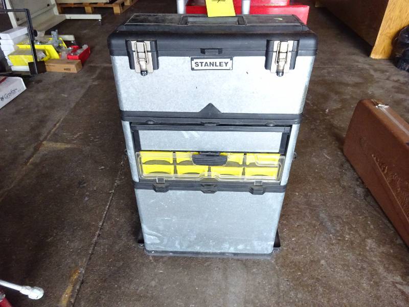 lot 34 image: Large Stanley Tool Box