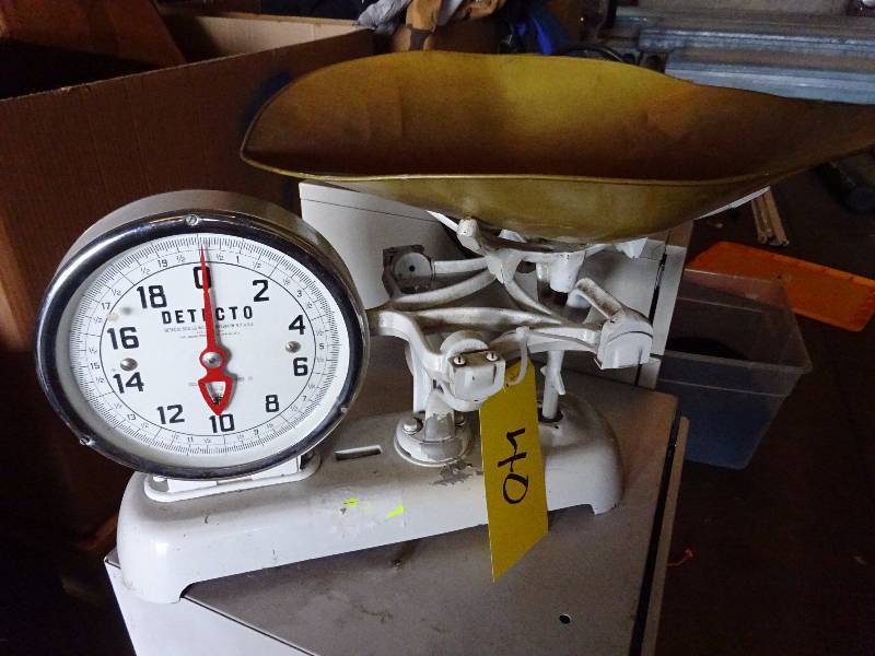 lot 40 image: Detecto Scale