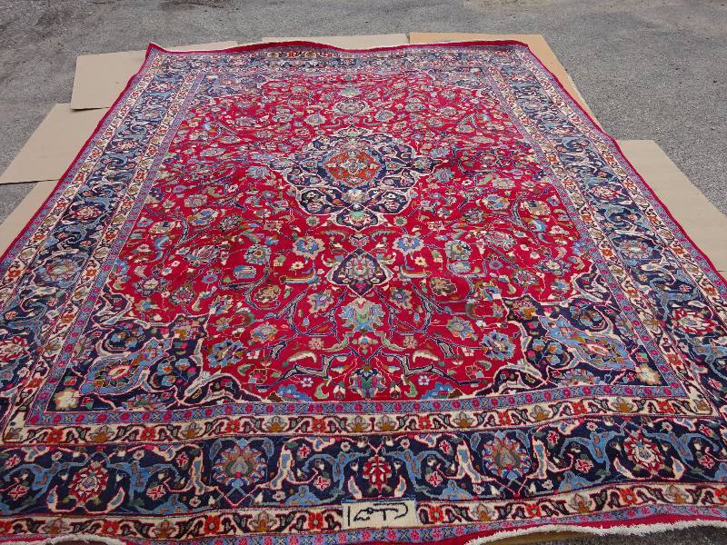 lot 525 image: Persian Rug