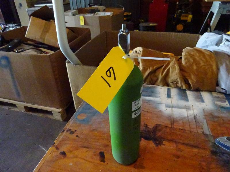 lot 61 image: Medical Oxygen Tank