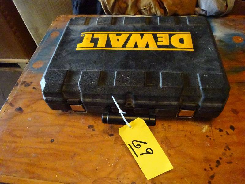 lot 69 image: Dewalt 24v Drill