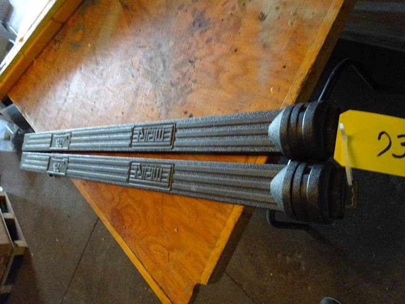lot 73 image: Pair Levels