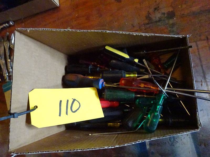 lot 110 image: Screw Drivers