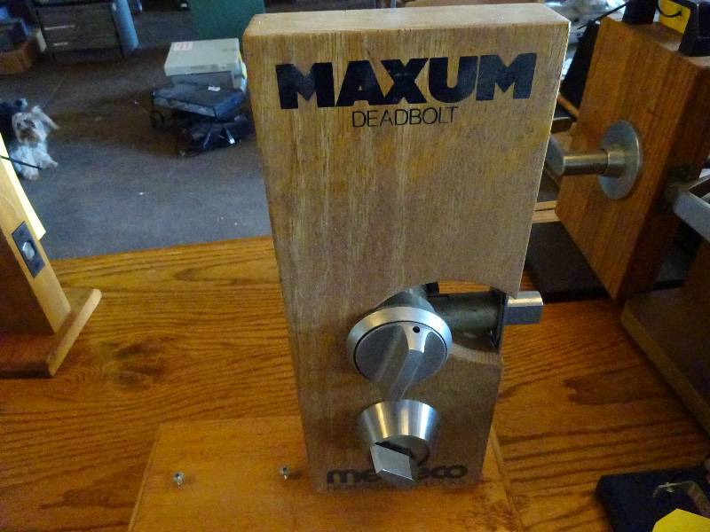 lot 261 image: MEDCO Maxum Deadbolt