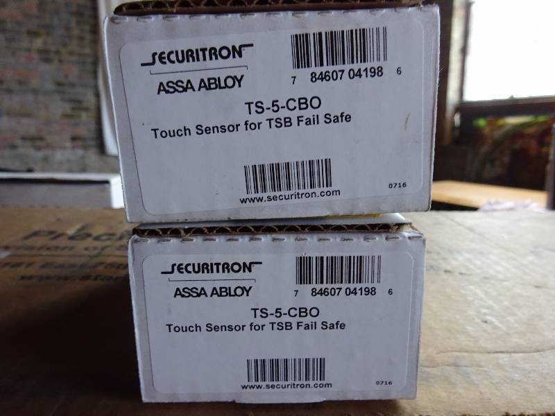 lot 372 image: Securitron Touch Bar Parts