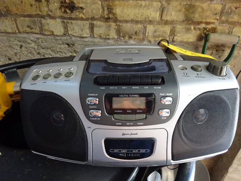 lot 375 image: AMFM  Cassette CD Radio wSurveillance Camera