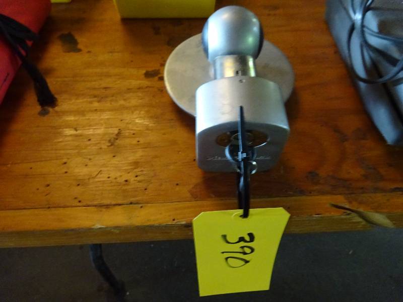 lot 390 image: Trailer Lock