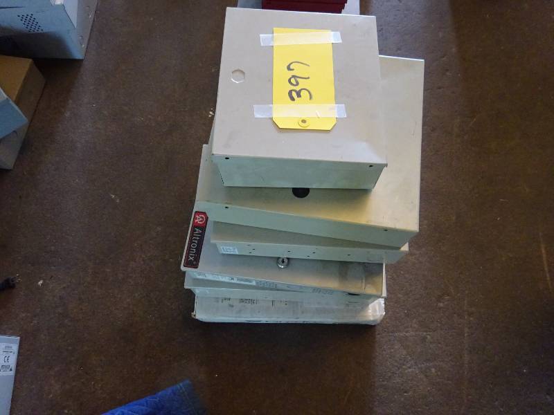 lot 397 image: Lot of Electrical Boxes