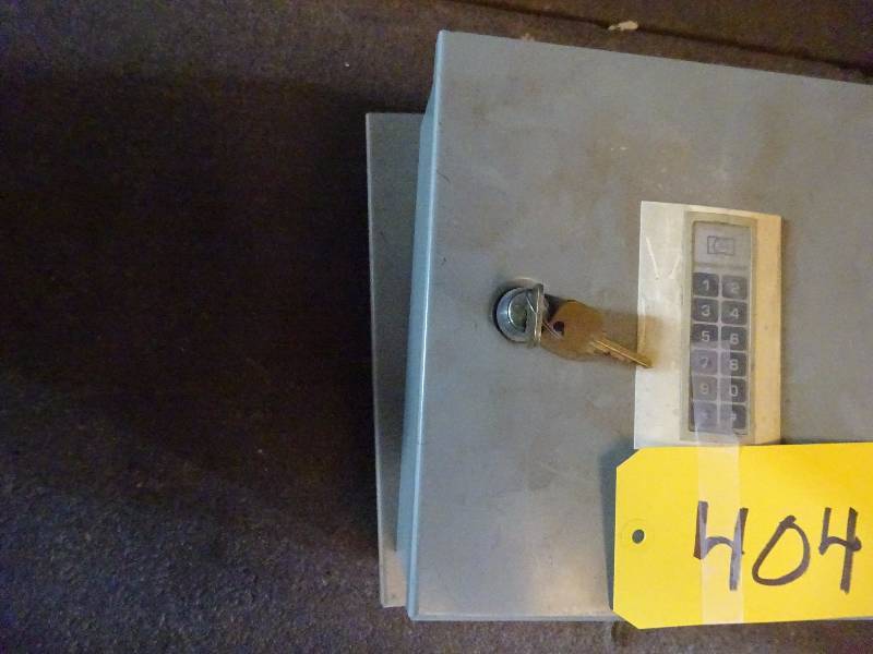 lot 404 image: 2 Power Supplies