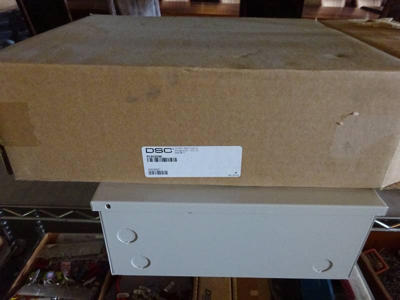 lot 430 image: DSC 4020 Burgler Alarm Panel, New