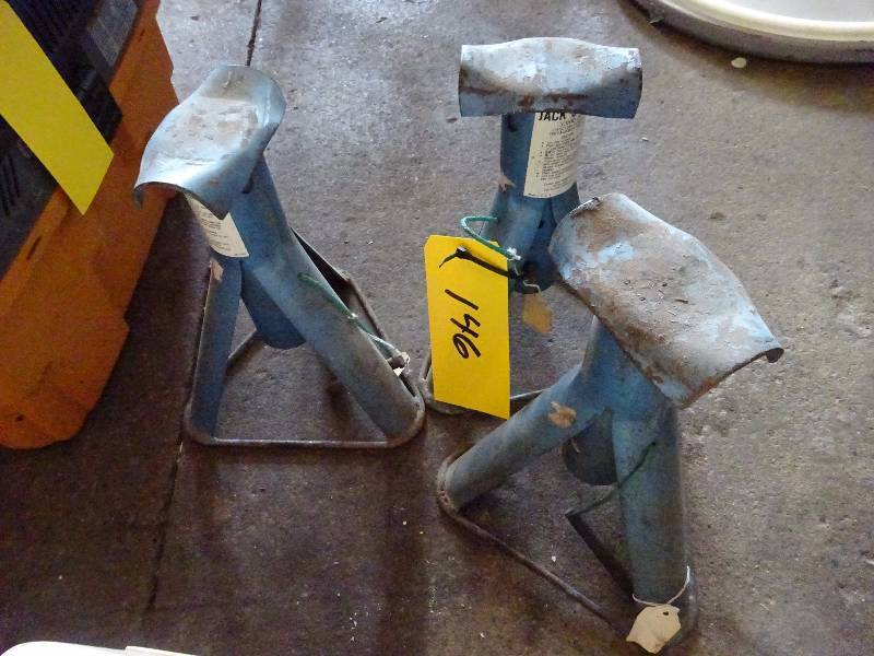 lot 146 image: 3 Jack Stands