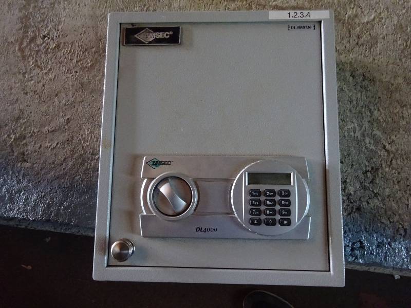 lot 148 image: Small Safe