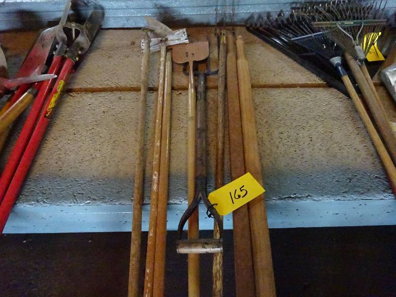 lot 165 image: Chisel, Hoe, Wheel Bappow Handles