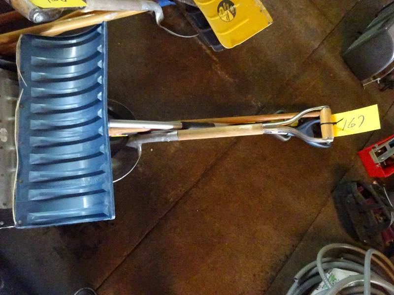 lot 167 image: Snow Shovels