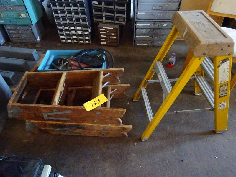 lot 185 image: (3) 3ft Ladders