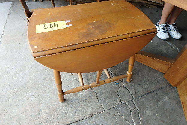lot 498 image: Small Low Drop Leaf