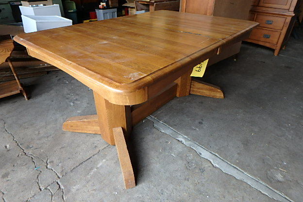 lot 499 image: Oak Dining Table