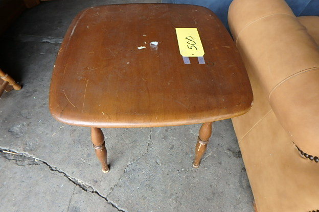 lot 500 image: Square Side table
