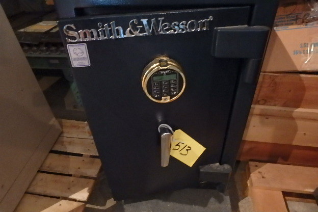 lot 513 image: Smith and Wesson Safe