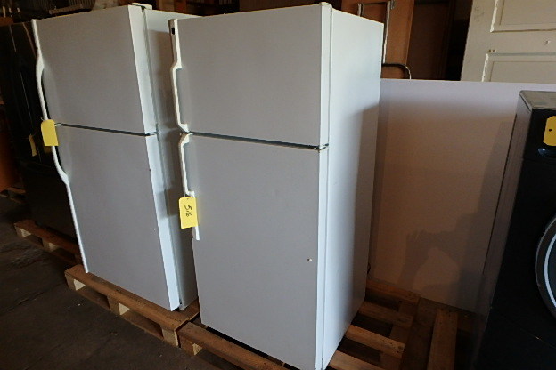 lot 516 image: Small Hotpoint RefrigeratorFreezer