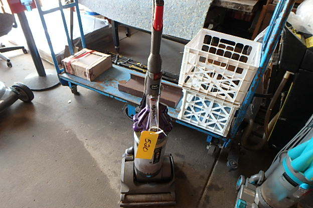 lot 520 image: Dyson
