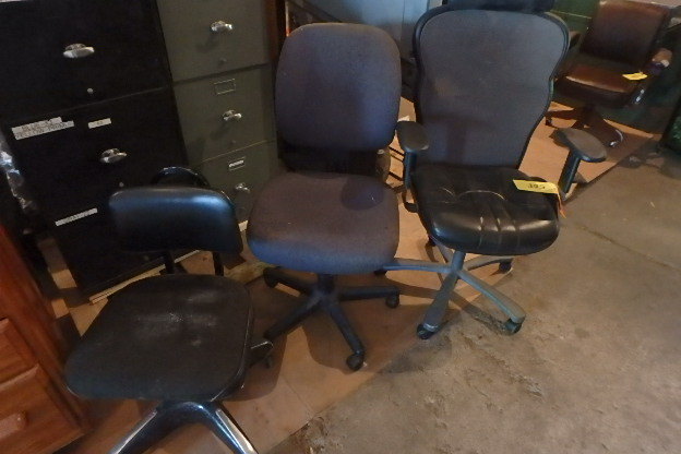 lot 528 image: (3) Office Chairs