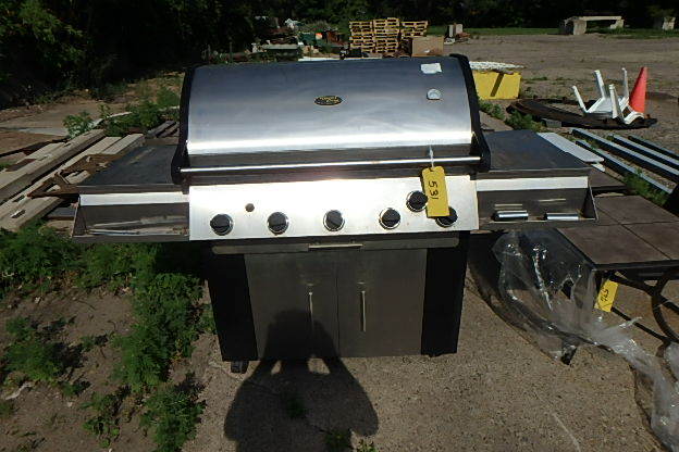 lot 531 image: Vermont Castings BBQ