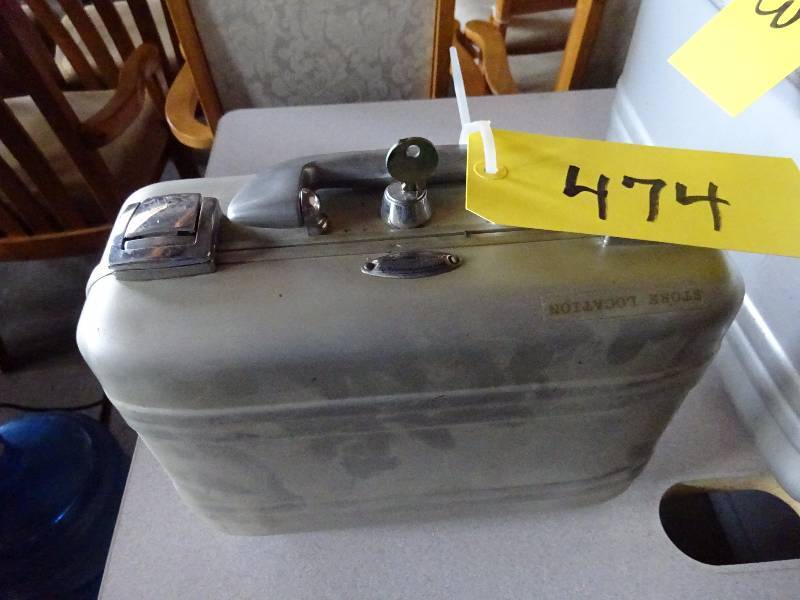 lot 474 image: Small Metal Case