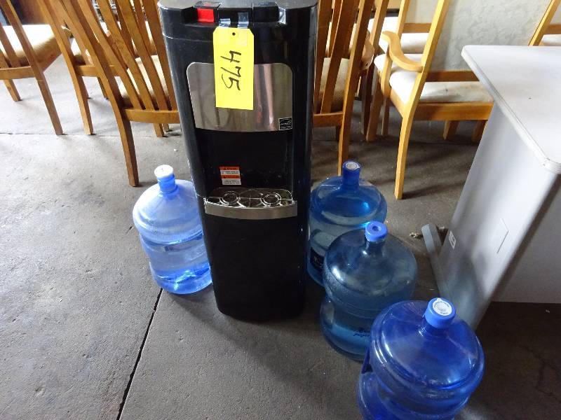 lot 475 image: Black and Decker Water machine