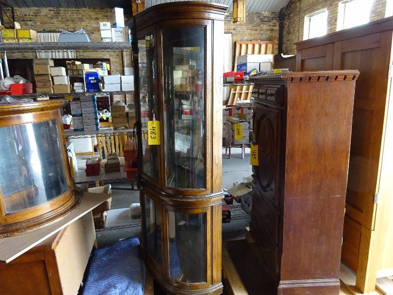 lot 483 image: Round Side Glass Case