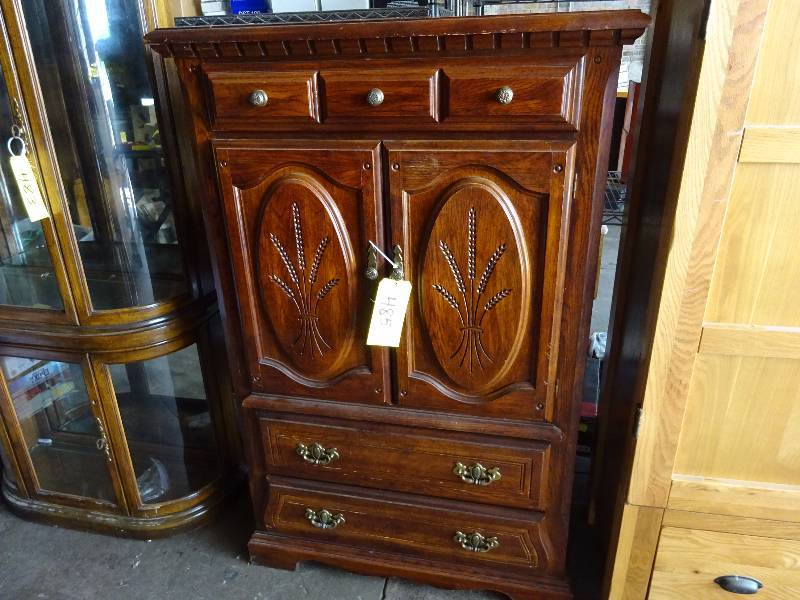 lot 485 image: matching Armorie