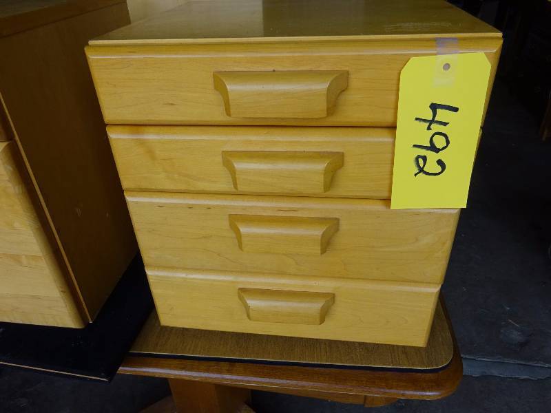 lot 492 image: Fancy Jewelry Case