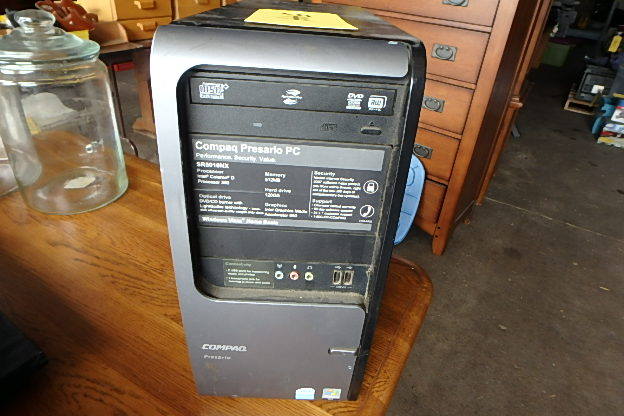 lot 544 image: Compac and HP Computers